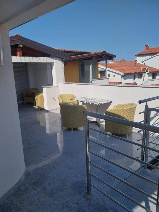Apartments Residence V Пореч Екстер'єр фото